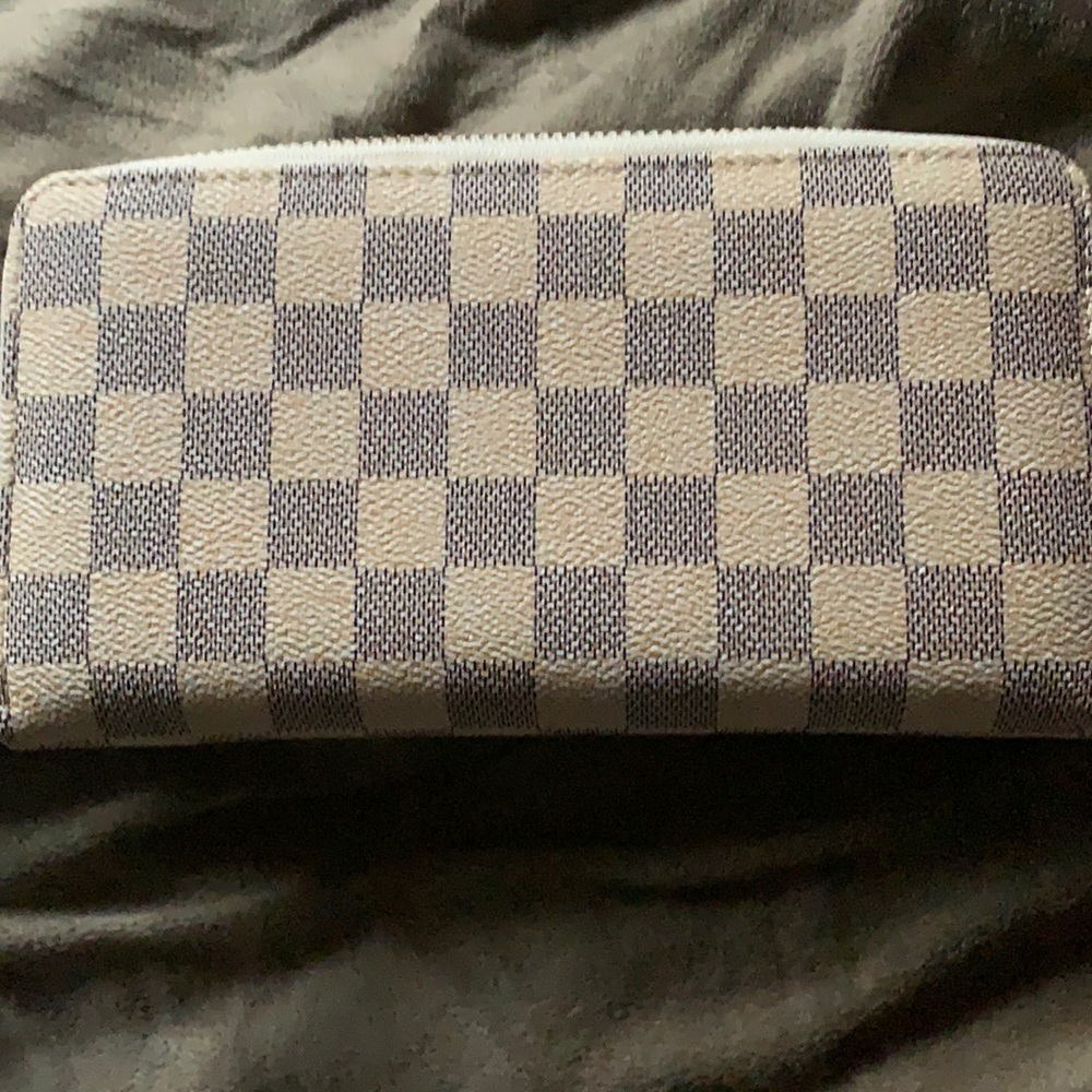 Hellopink wallet